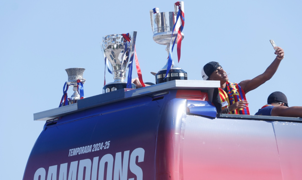 كم عدد بطولات برشلونة طوال تاريخه؟