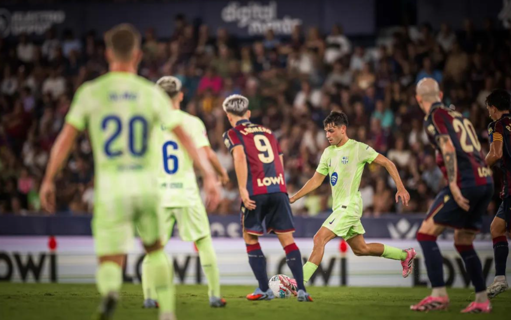 برشلونة يهزم ليفانتي بصعوبة في الدوري الإسباني