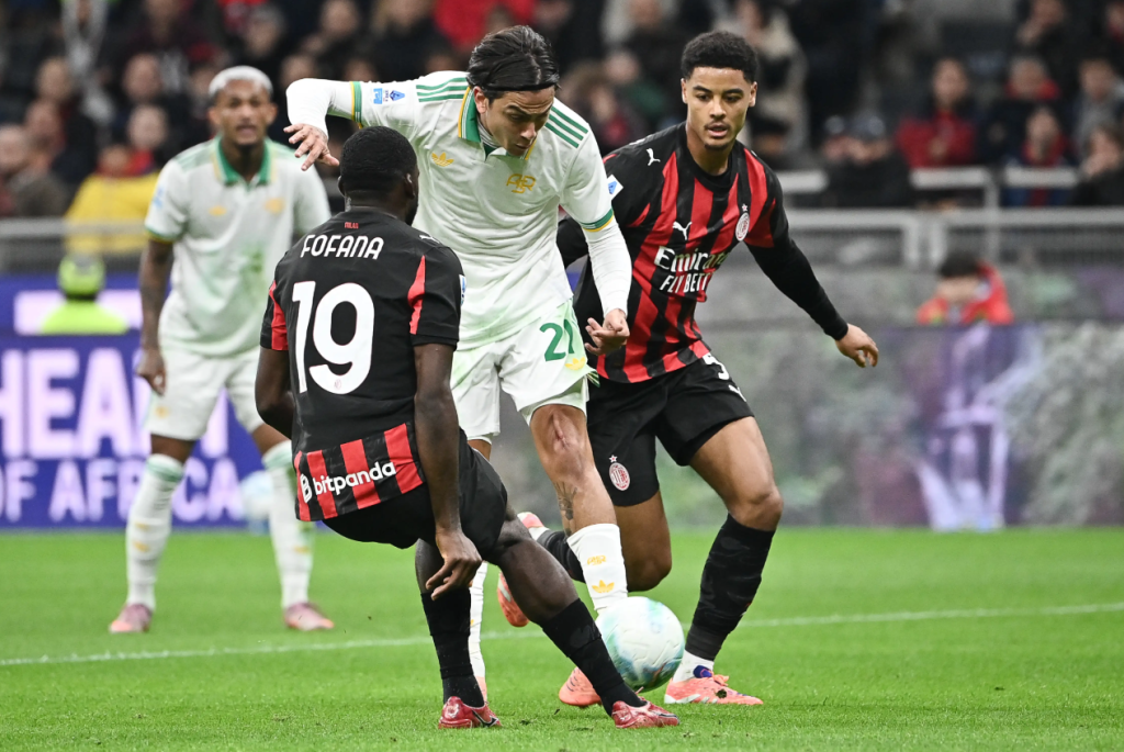 ميلان يحسم قمة الجولة العاشرة أمام روما في الدوري الإيطالي