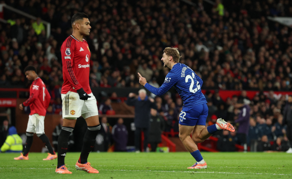 إيفرتون يحقق انتصارًا تاريخيًا على مانشستر يونايتد وينهي عقدة 12 عامًا