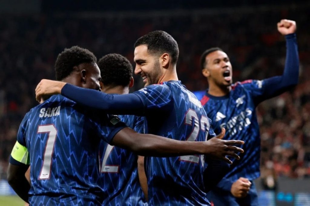 أرسنال يسحق سلافيا براغ بثلاثية في دوري الأبطال