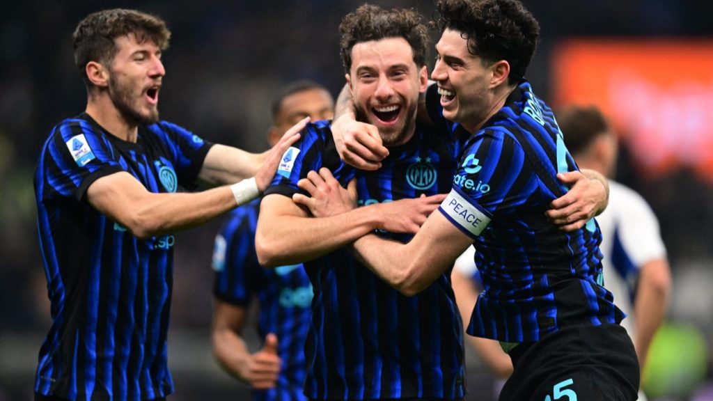 انتر ميلان يسحق كومو في الدوري الإيطالي