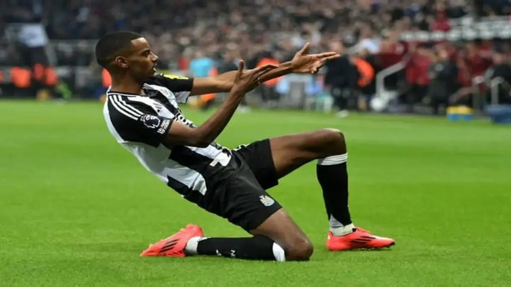 أستون فيلا يتفوق على نيوكاسل 2-0 في الدوري الإنجليزي