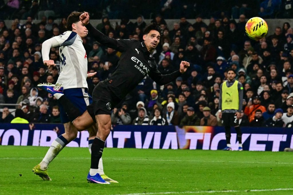 توتنهام يقلب تأخره بهدفين إلى تعادل مثير أمام مانشستر سيتي